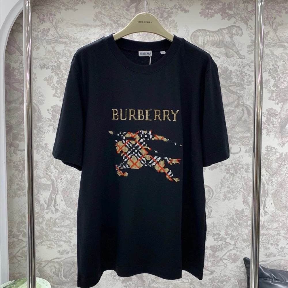 BURBERRY STITCH EKD COTTON T-SHIRT FW25 !!!